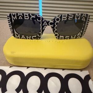 Marc Jacobs Black & White Signature logo Sunglasses authentic!